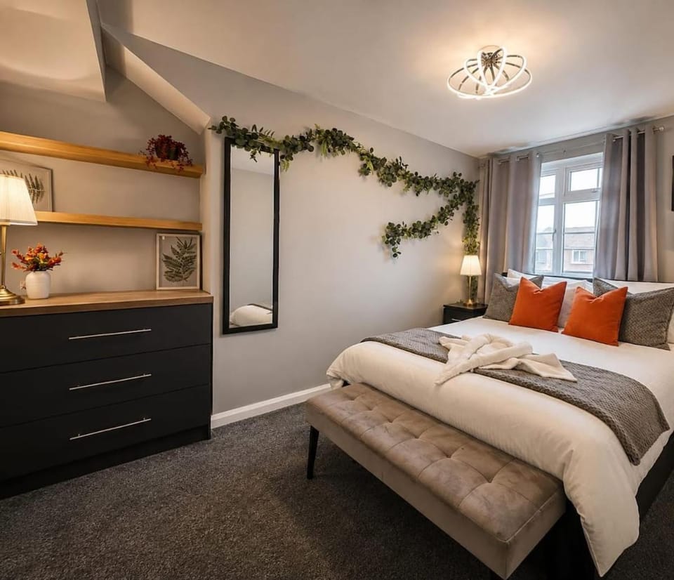 Stylish 2BR Leeds home, 5 Min to City Centre Apartment in Leeds