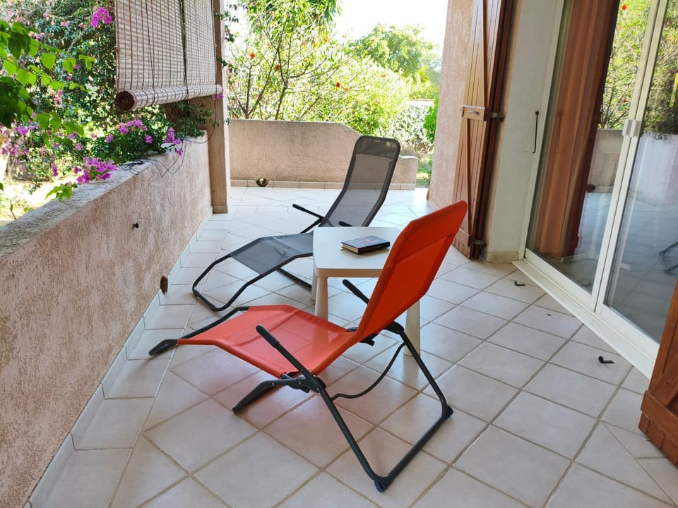 Balcony/Terrace, sunbed