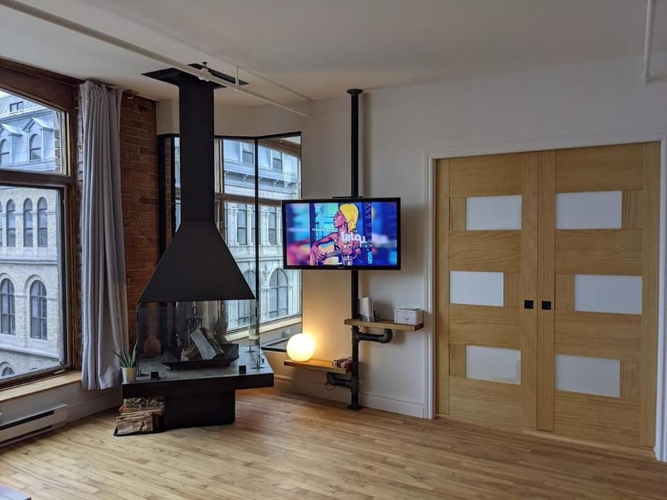 Condo with view , parking & fireplace Apartment in Quebec City
