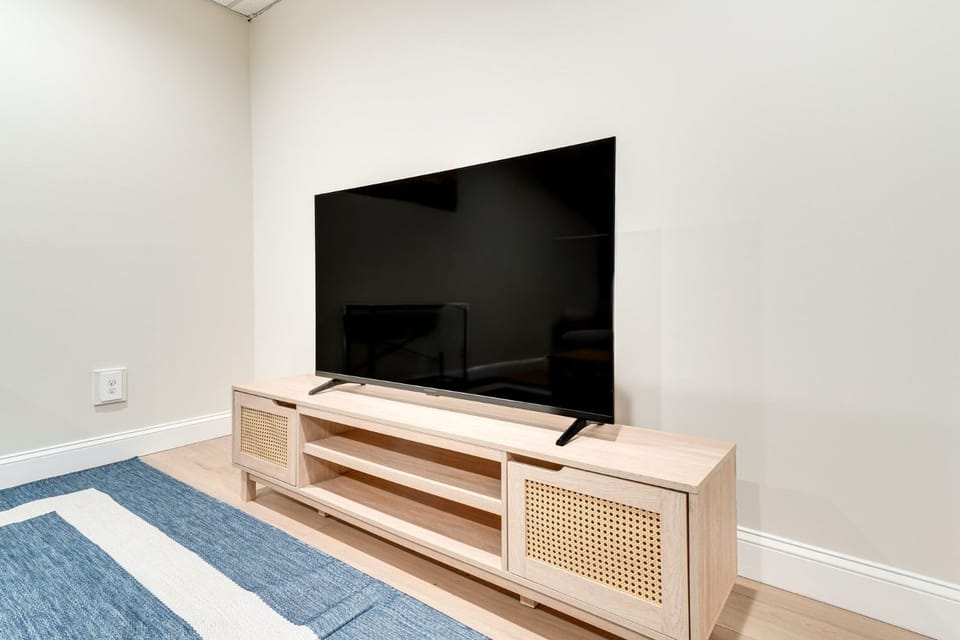 Spacious 1-bedroom apartment with AC & laundry in Franklin Apartment in Franklin