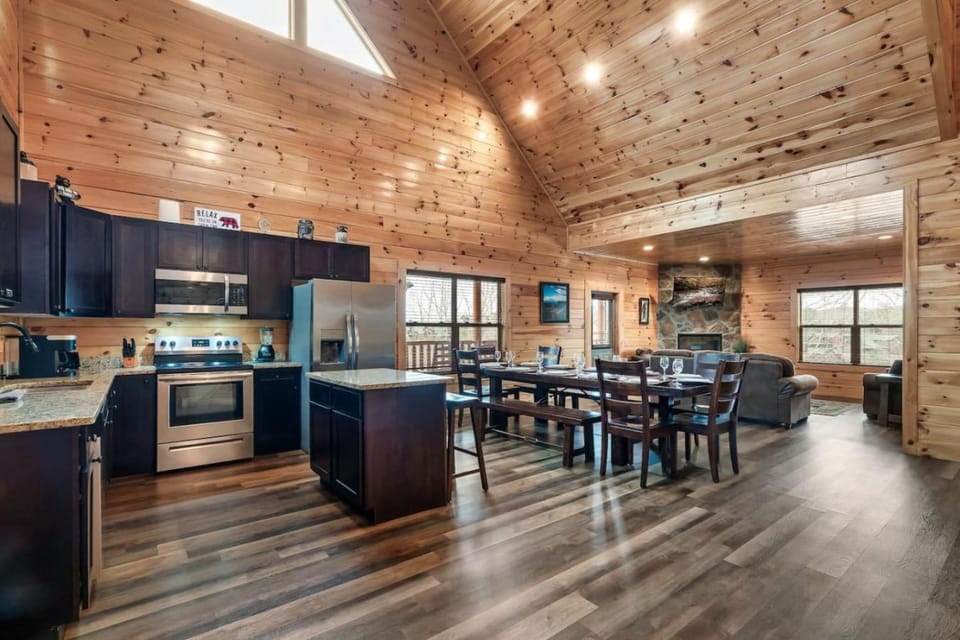Tik Tok Viral 4 Bed Cabin with Indoor Heated Pool Cabin in Pigeon Forge
