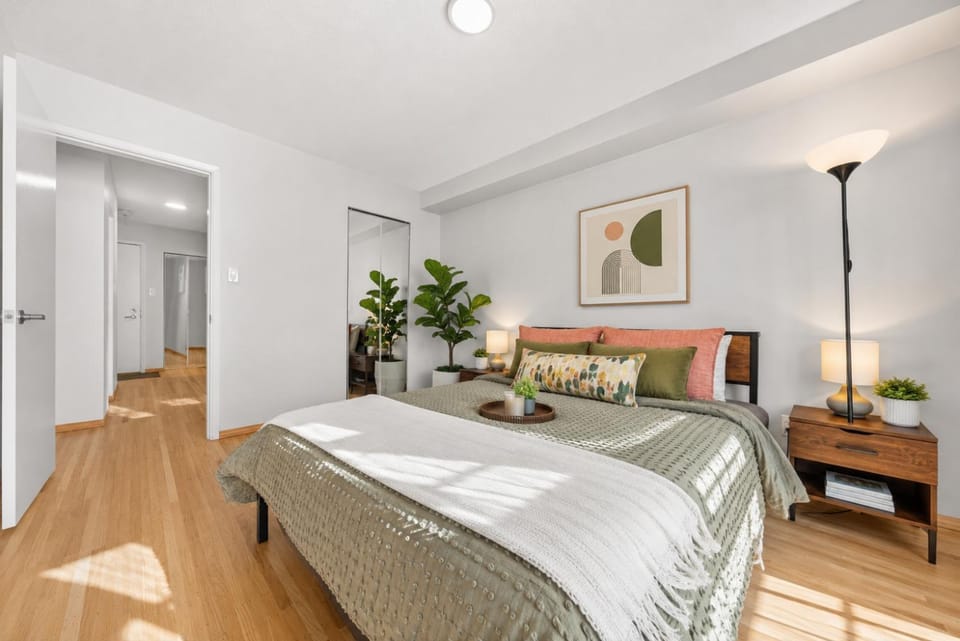Coal Harbour Escape Spacious 2BR Apartment in Vancouver