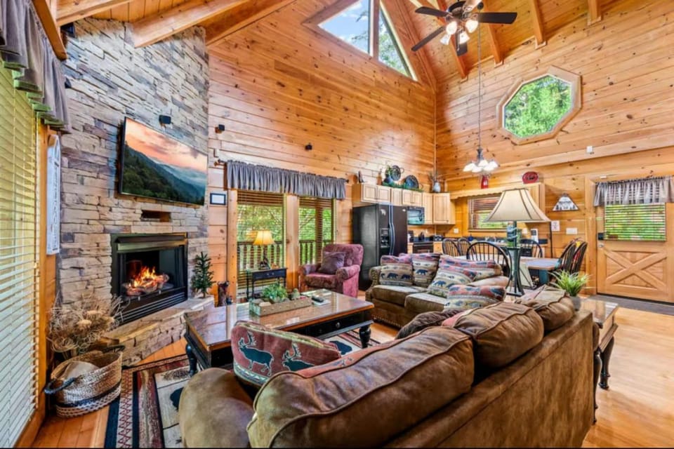 Honey Bear Hideaway House in Pigeon Forge