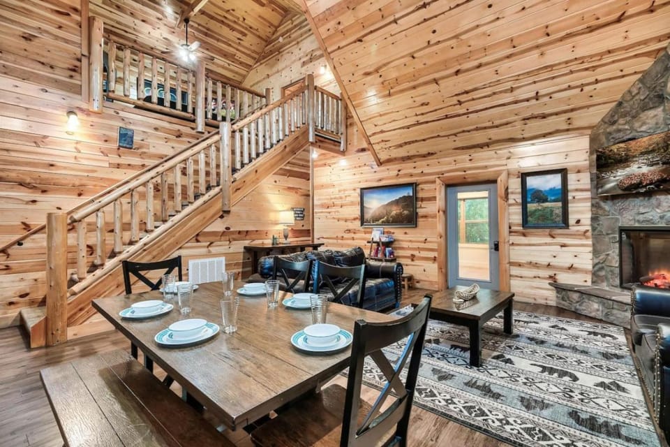 Pet Friendly Private Pool Mini Golf Views House in Pigeon Forge