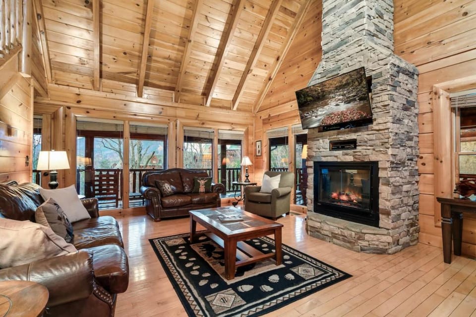Cabin with Amazing Smoky Mtn Views Cabin in Pigeon Forge