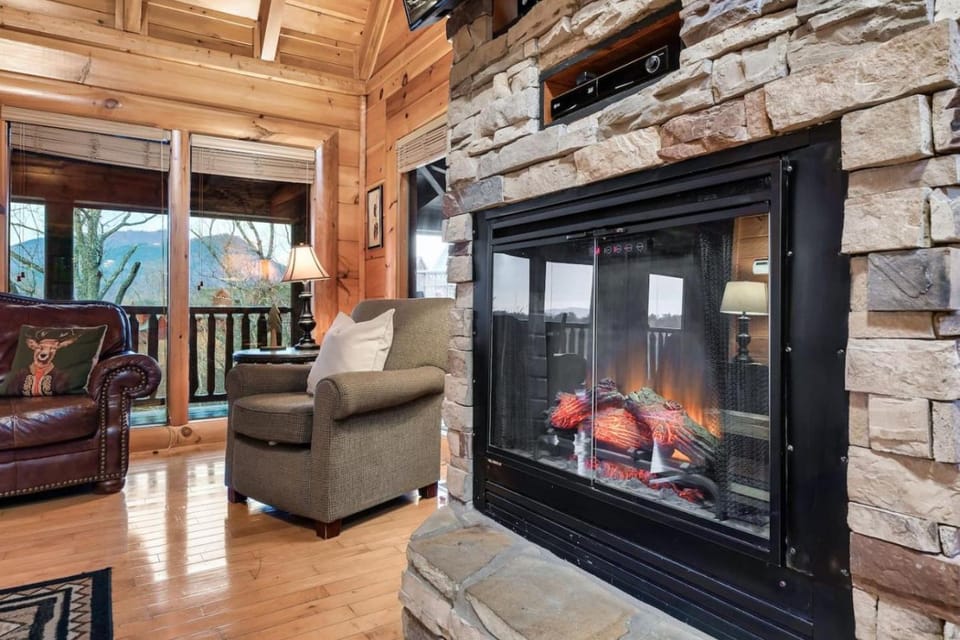 Cabin with Amazing Smoky Mtn Views Cabin in Pigeon Forge