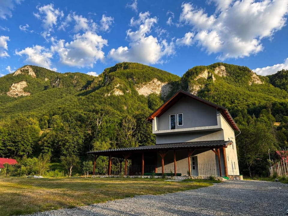 Property building, Day, Natural landscape, Mountain view