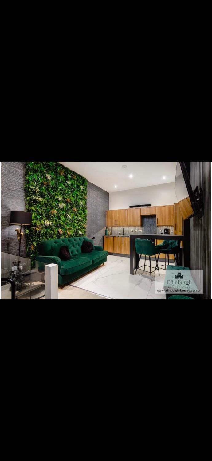 1BR Emerald Retreat Stockbridge Apartment in Edinburgh