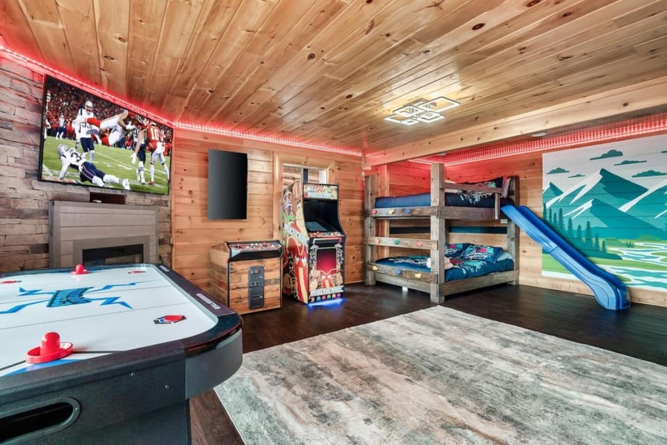 Scenic 4 Bed Cabin with Resort Pools and Golf Cabin in Pigeon Forge