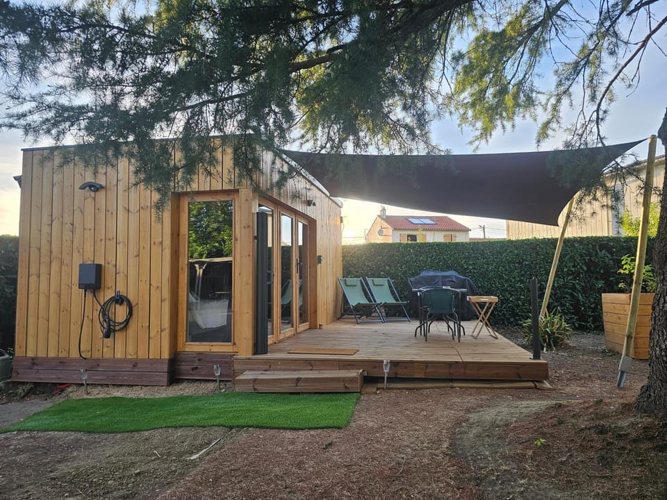 Property building, Patio, Garden