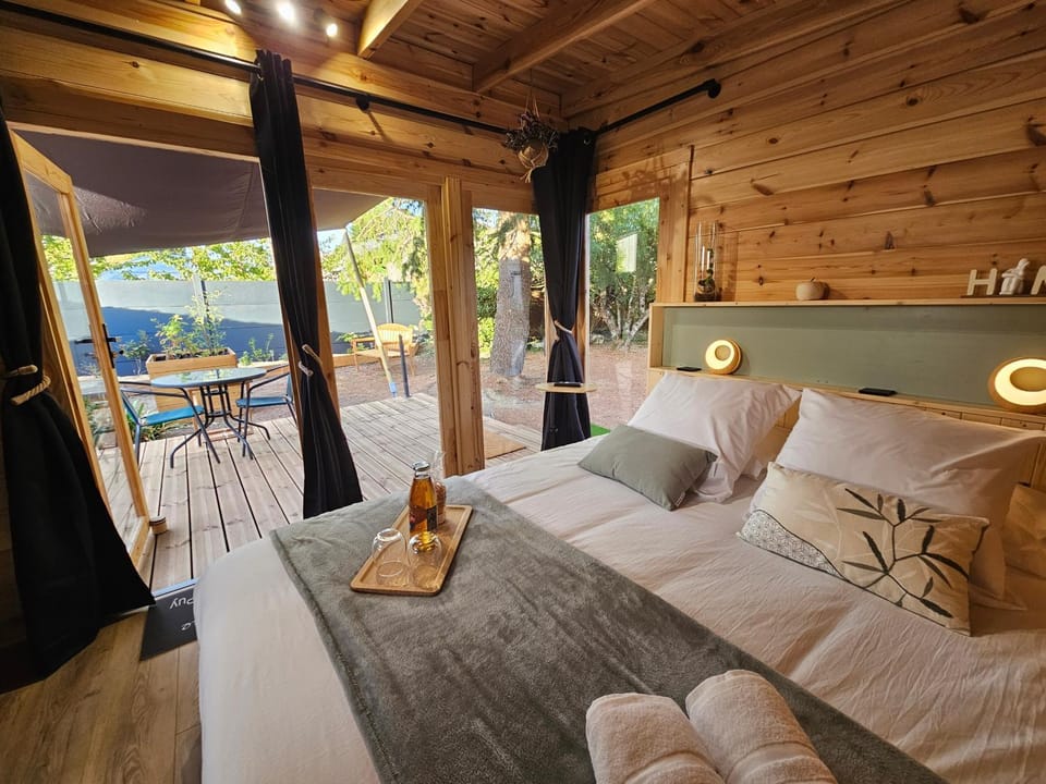 Bed, View (from property/room), Balcony/Terrace, Photo of the whole room, Bedroom, towels