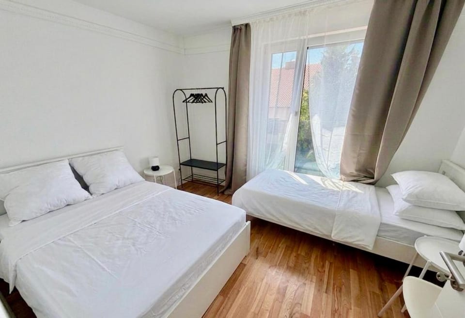 Spacious Apartment with Balcony & Free Parking near Vienna Apartment in Austria