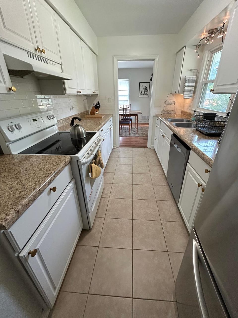 Kitchen or kitchenette, Kitchen or kitchenette, dishwasher, oven, stove, washing machine, Internal: Not applicable to any particular room