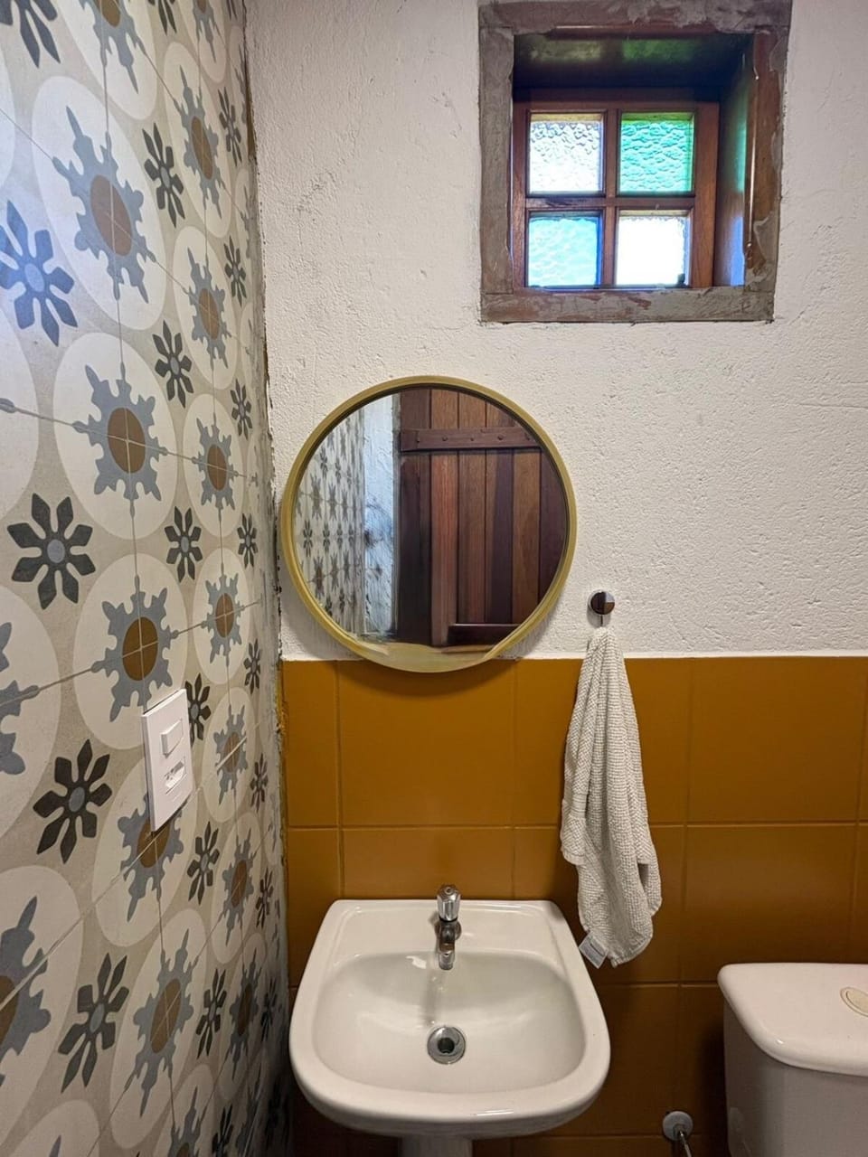 Casinha rústica com ar condicionado e cama box House in State of São Paulo