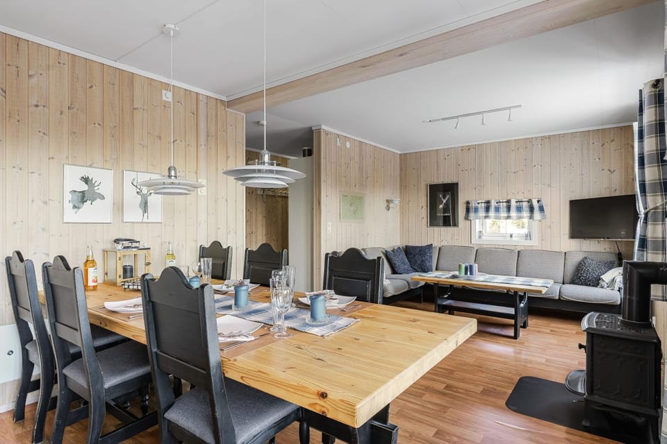 Seating area, Dining area