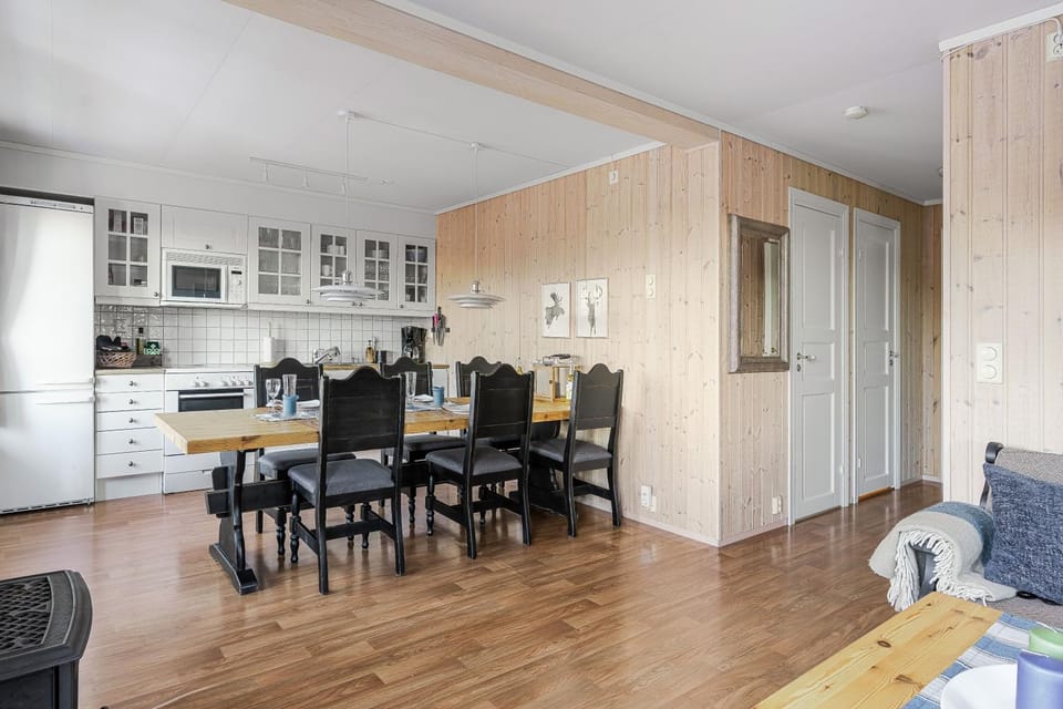 Seating area, kitchen