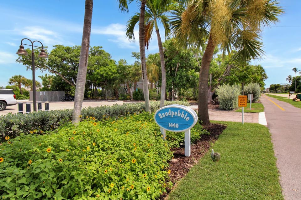 Poolside 1st floor 2BR Sanibel Island Condo - Sandpebble 1D Apartment in Sanibel Island