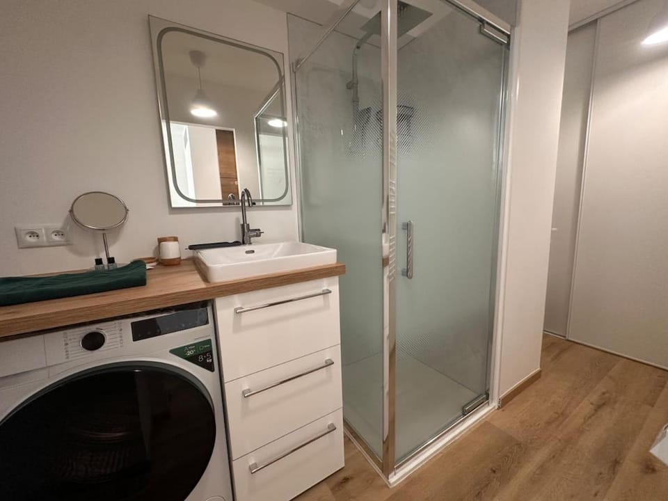 Shower, Bathroom