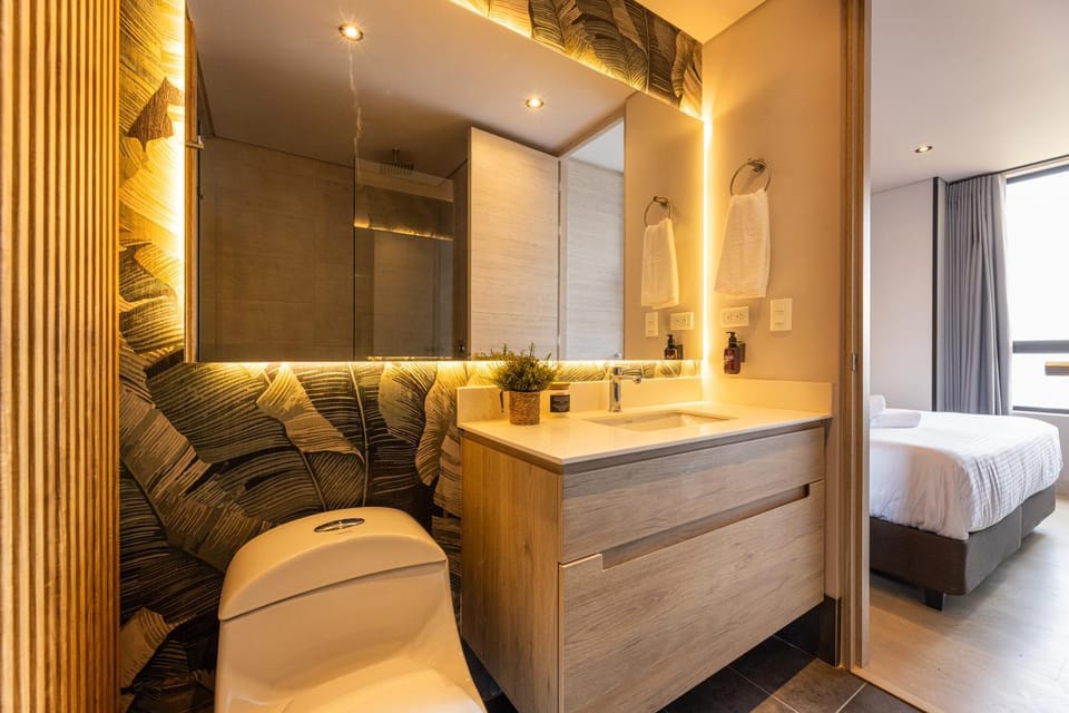 Bathroom, Bedroom, towels