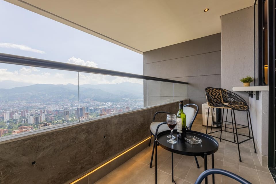 Patio, Day, Natural landscape, View (from property/room), Balcony/Terrace, Food and drinks, City view, Mountain view, Drinks