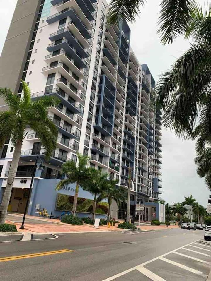 Doral Miami Resort Studio 1B1BA Pool! House in Doral