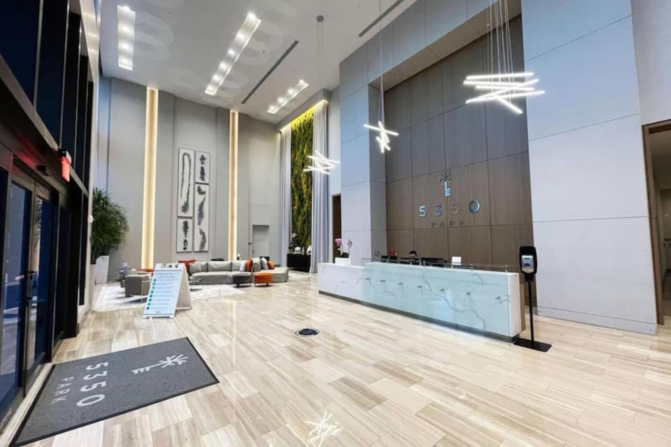 Luxury Condo - 2B2B with Amazing Skyline View Apartment in Doral
