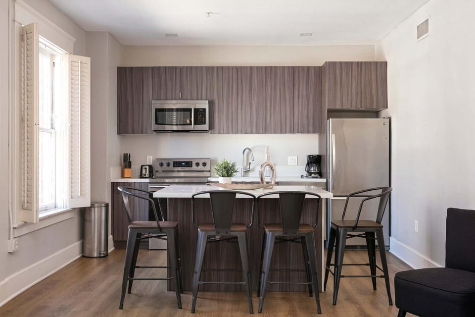 Hip 2BR Suite in Central Gaslamp Walk Score 99 Apartment in Gaslamp Quarter