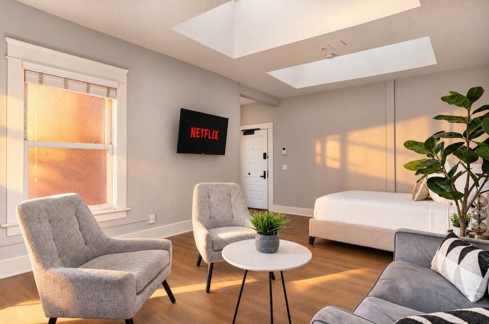 Explore Gaslamp in this Trendy 2BR Sleeps 5 Hotel in Gaslamp Quarter
