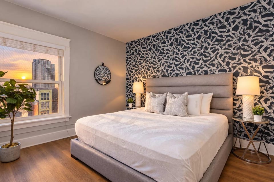 Explore Gaslamp in this Trendy 2BR Sleeps 5 Hotel in Gaslamp Quarter