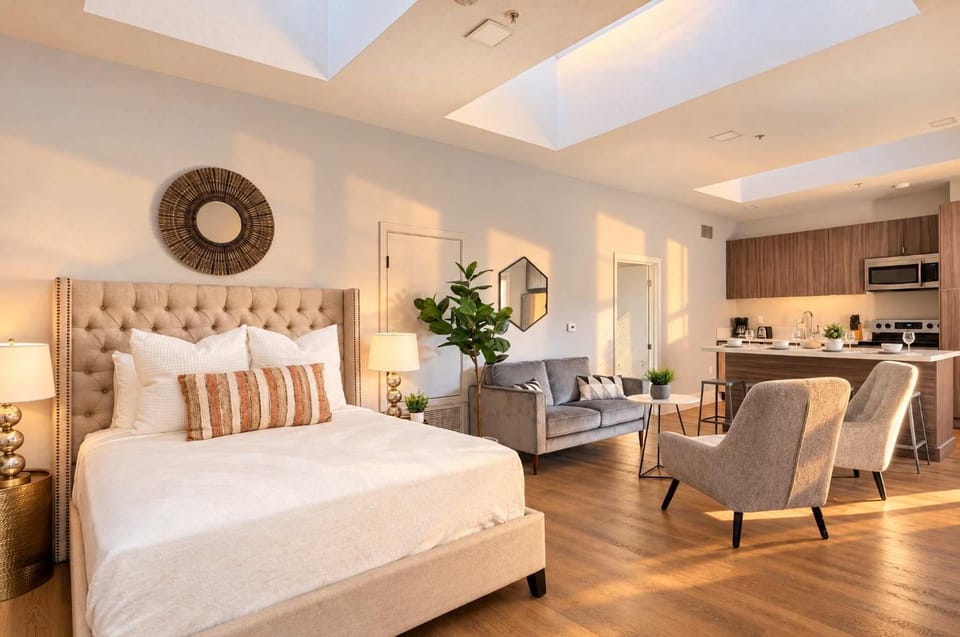 Explore Gaslamp in this Trendy 2BR Sleeps 5 Hotel in Gaslamp Quarter