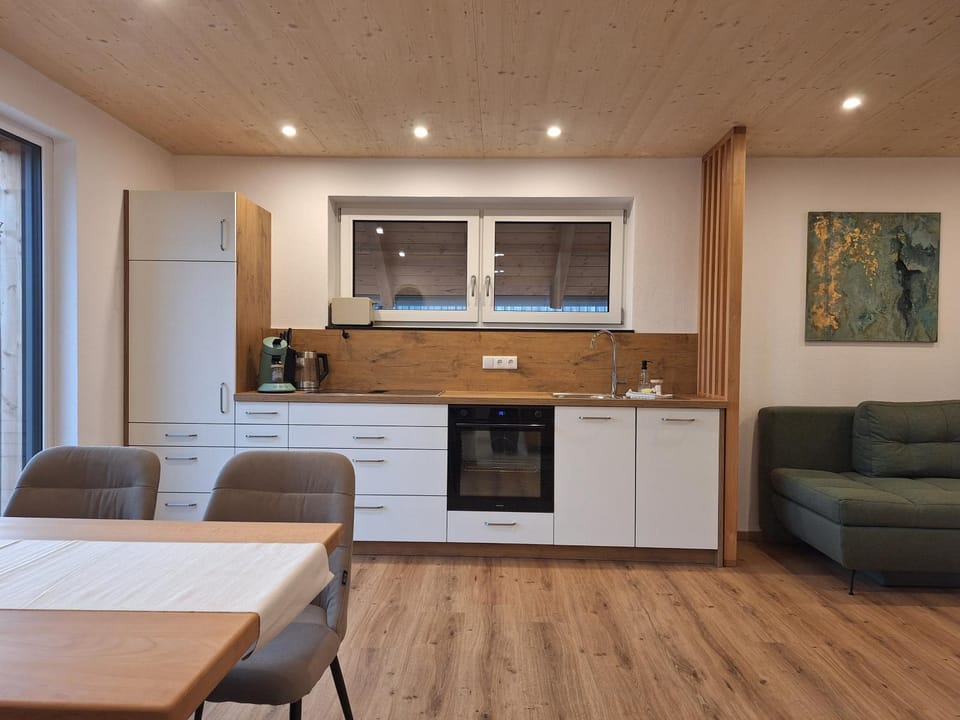 Kitchen or kitchenette, Dining area, stove