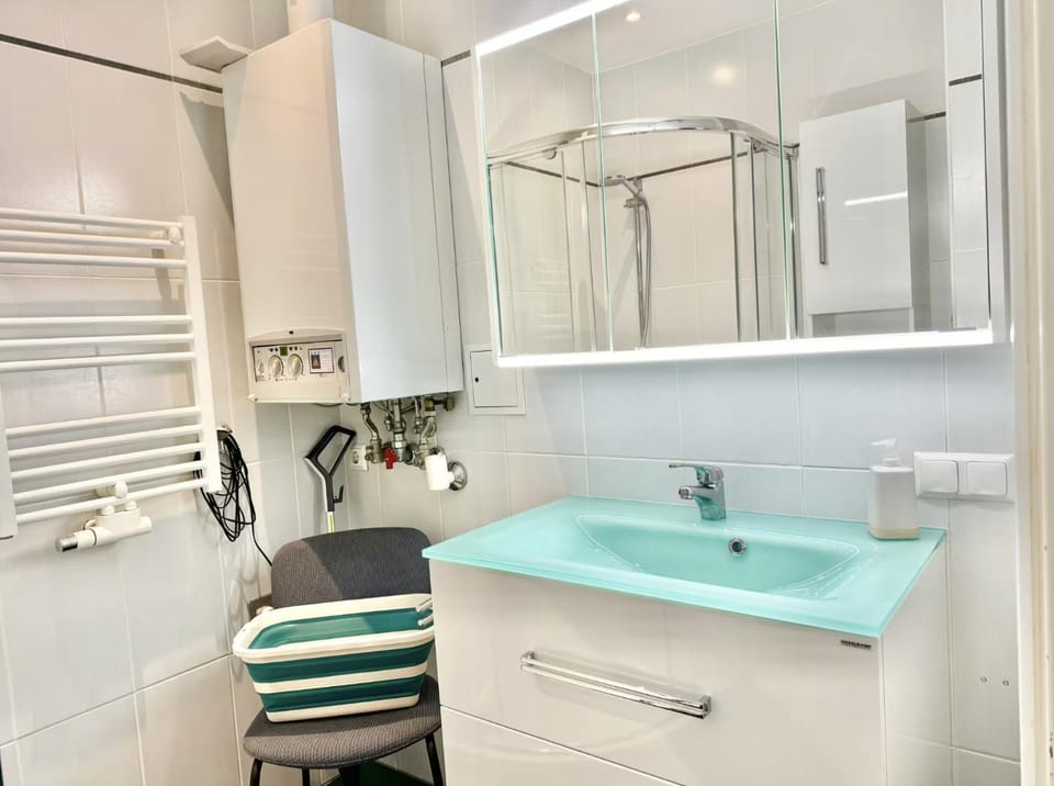 Happy Apartment near Airport with Free Parking Apartment in Austria