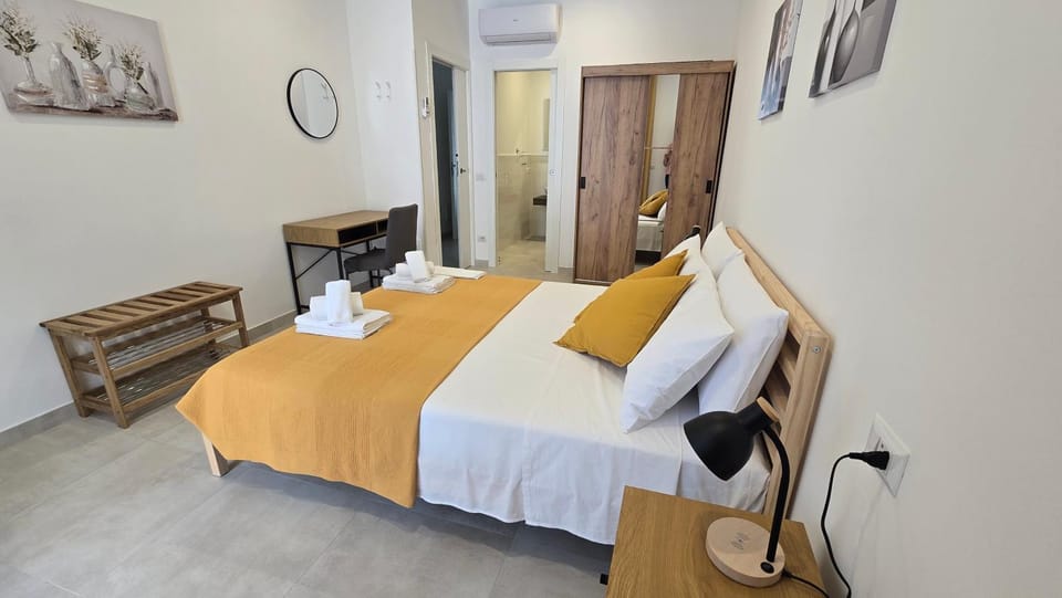 Bed, Photo of the whole room, Bedroom, towels, wardrobe, air conditioner