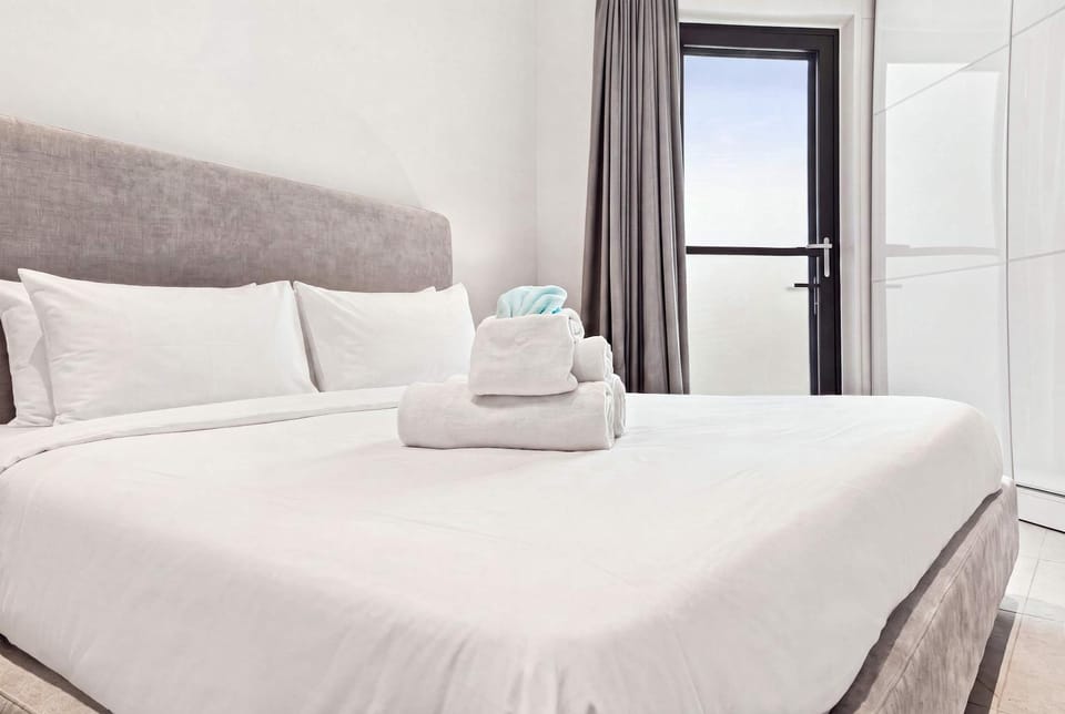 Luxury Top-Floor 1BR - Pool&Jacuzzi - Eagle Beach House in Noord