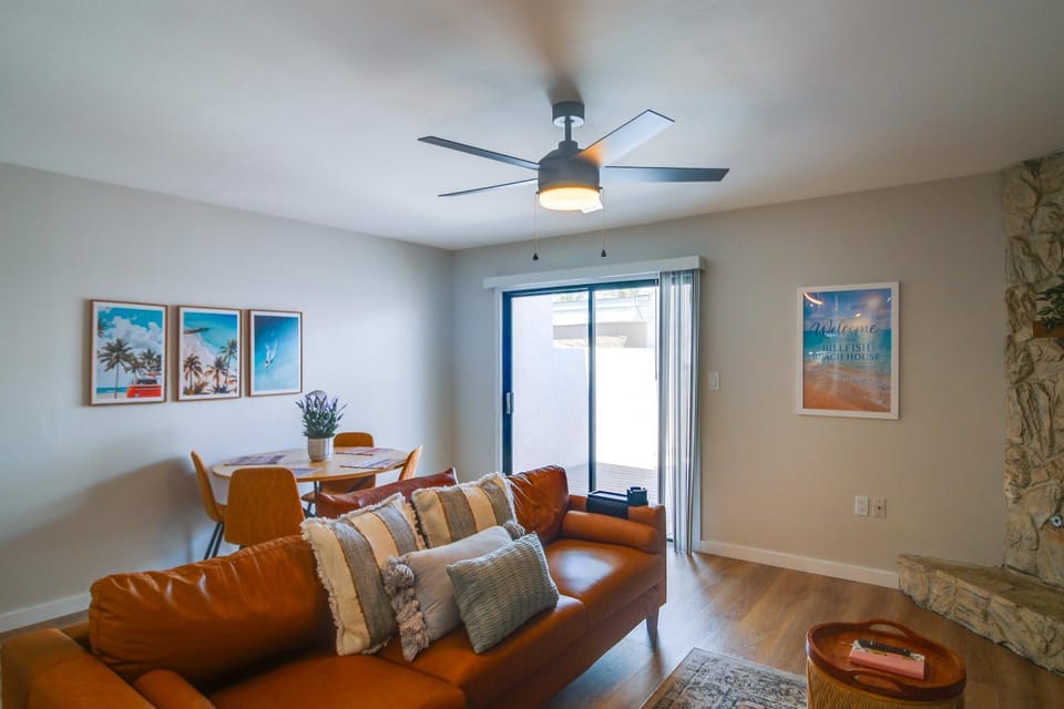 Walk to Beach! Prime Okaloosa Island Townhome House in Okaloosa Island