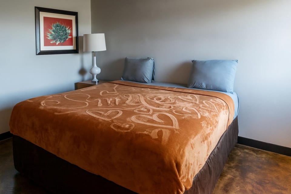 North - King Bed Hotel Studio 222 Apartment in Flowood