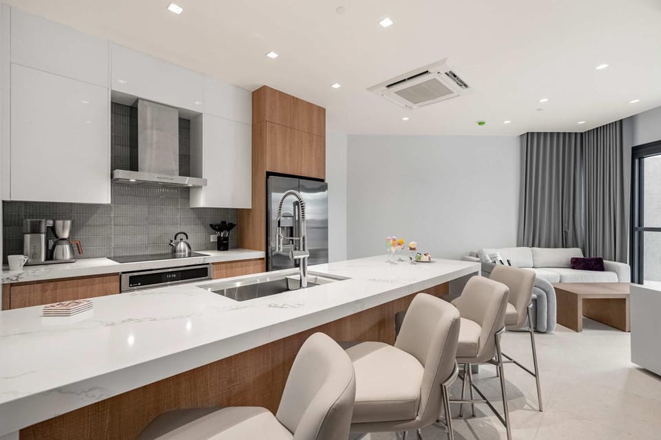 Ground-Floor 1BR - Oversized Patio - Pool & Jacuzzi House in Noord