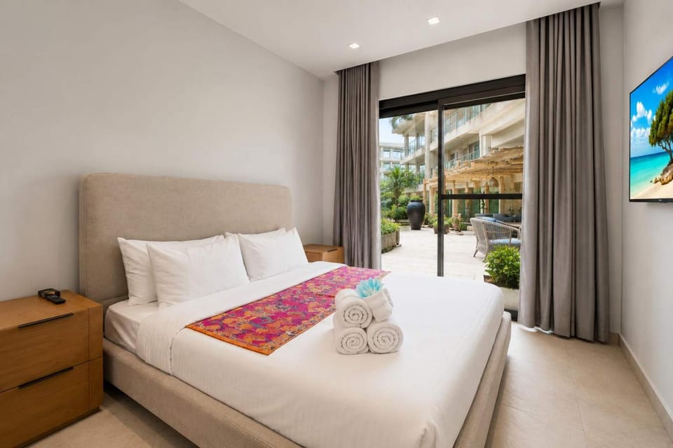 Ground-Floor 1BR - Oversized Patio - Pool & Jacuzzi House in Noord