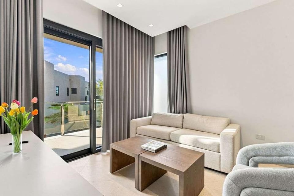 Premium Corner 1BR - Sunrise & Sunset Views House in Noord
