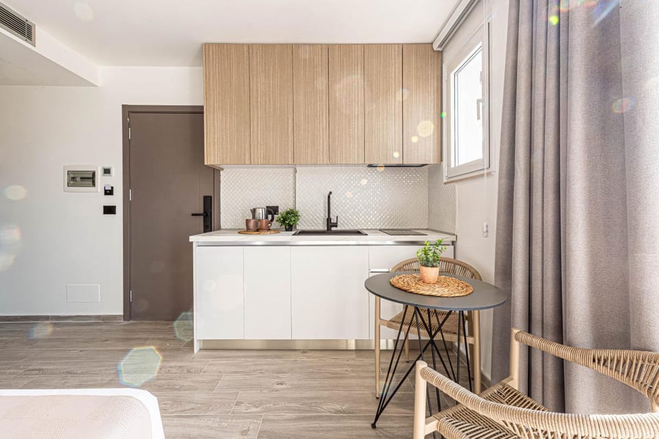 Lian 9 - Deluxe Studio Apartment w Kitchen & Parking, BRAND NEW - Lungomare 3 min Apartment in Vlorë