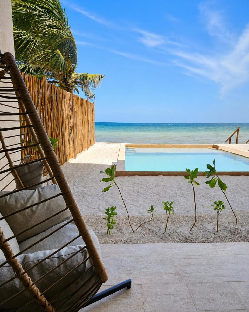 Patio, Day, Natural landscape, View (from property/room), Balcony/Terrace, Beach, Pool view, Sea view, Swimming pool, sunbed