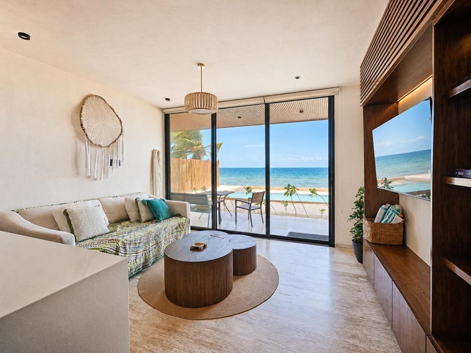Bed, TV and multimedia, View (from property/room), Balcony/Terrace, Photo of the whole room, Bedroom, Sea view