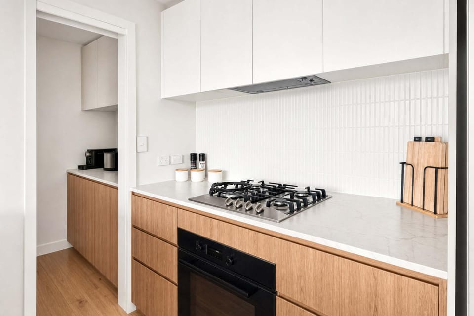 Coffee/tea facilities, Kitchen or kitchenette, stove