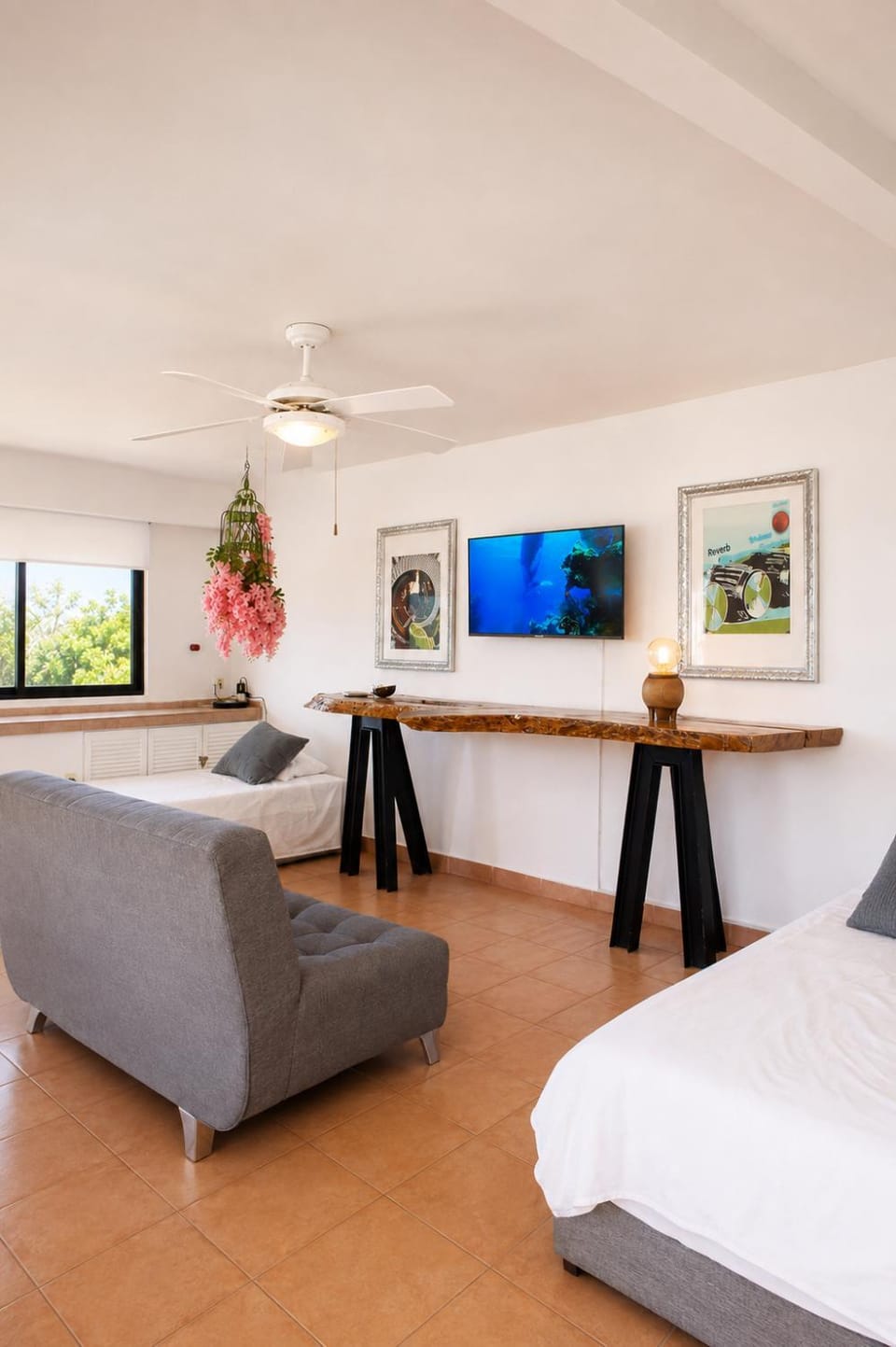 Bed, TV and multimedia, Living room, Seating area