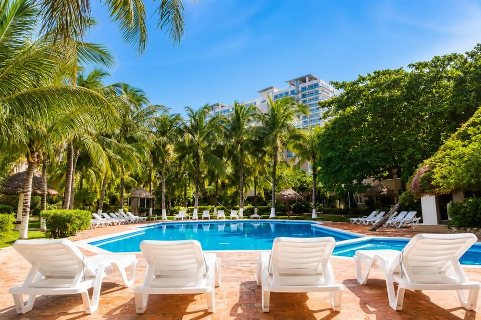 Garden, Swimming pool, sunbed