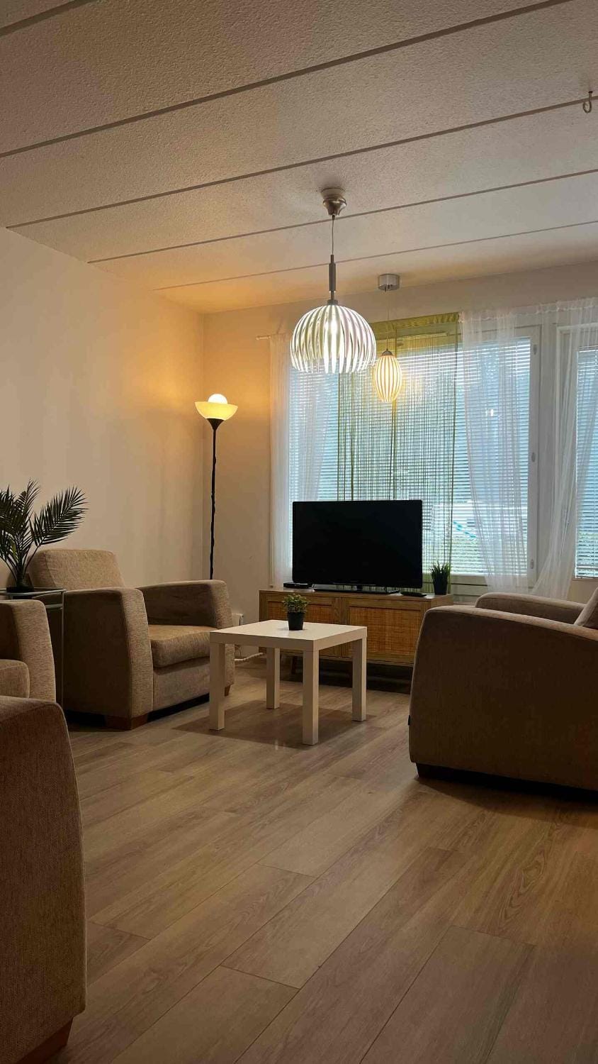Communal lounge/ TV room, TV and multimedia, Living room, Seating area, Evening entertainment