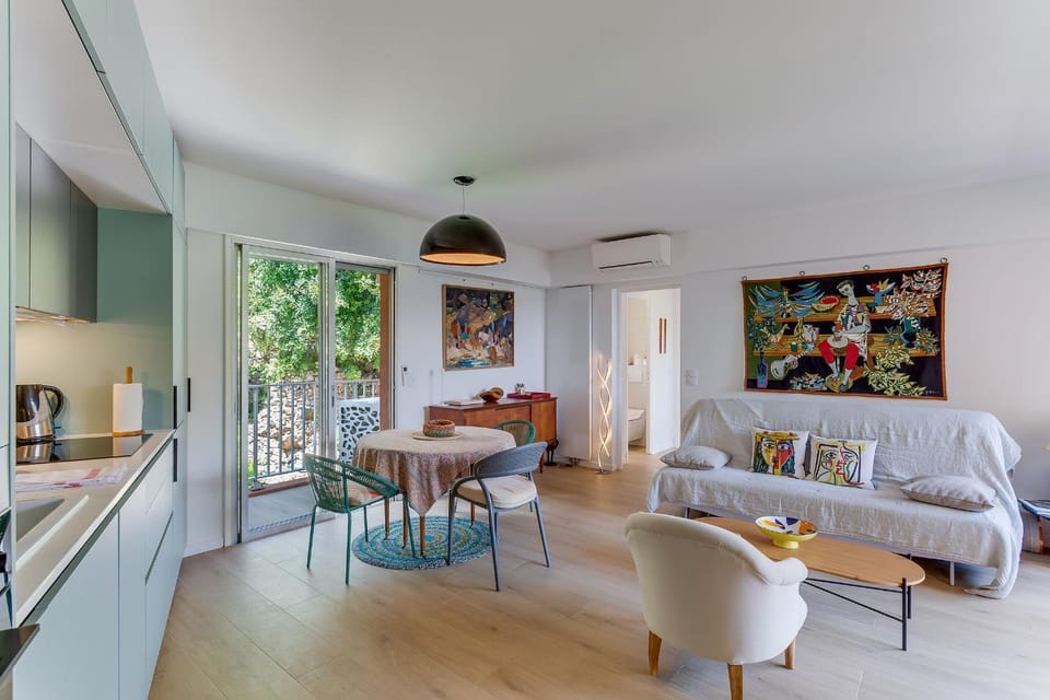 Kitchen or kitchenette, Living room, Dining area, air conditioner