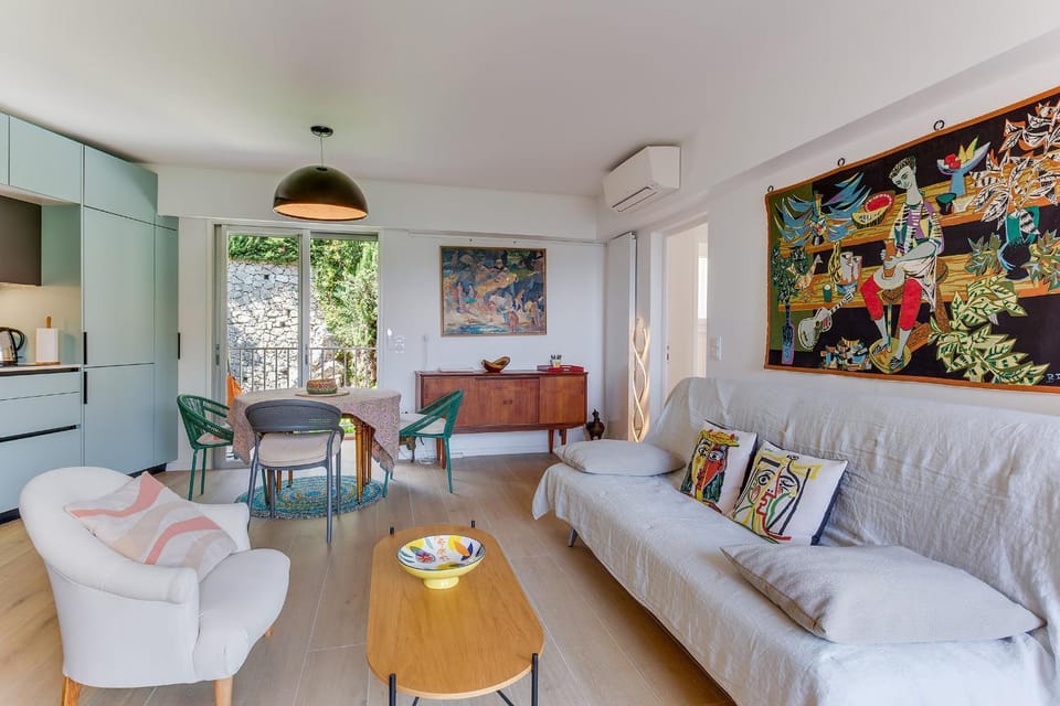 TV and multimedia, Living room, Dining area, air conditioner