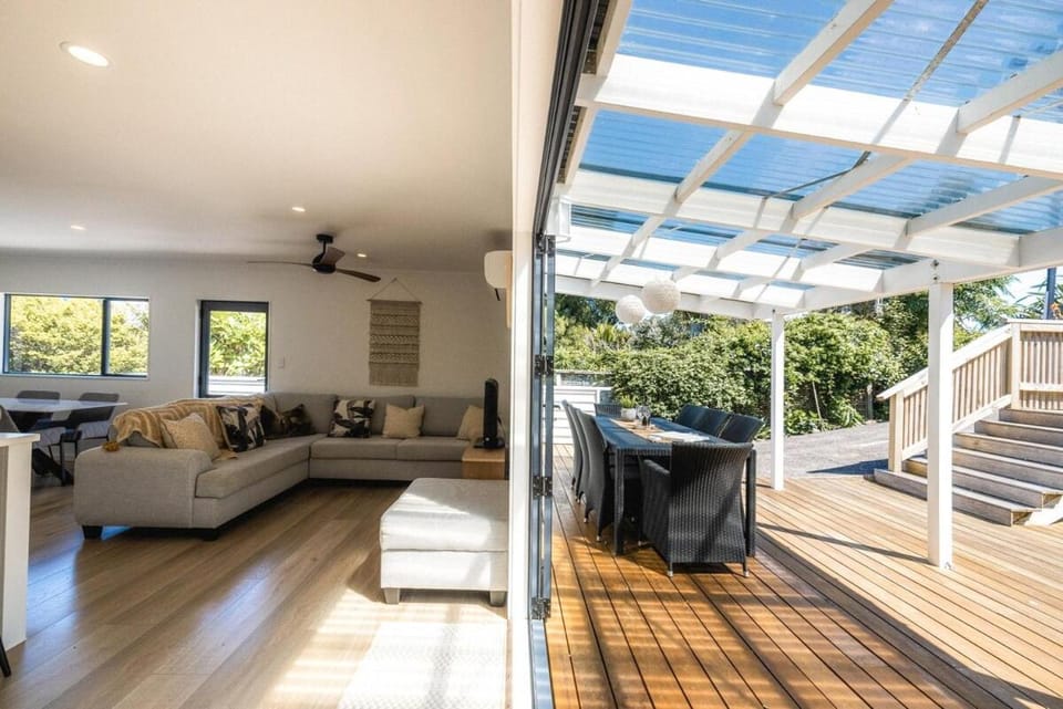 Karaka Escapes by Waiheke Pure House in Auckland Region