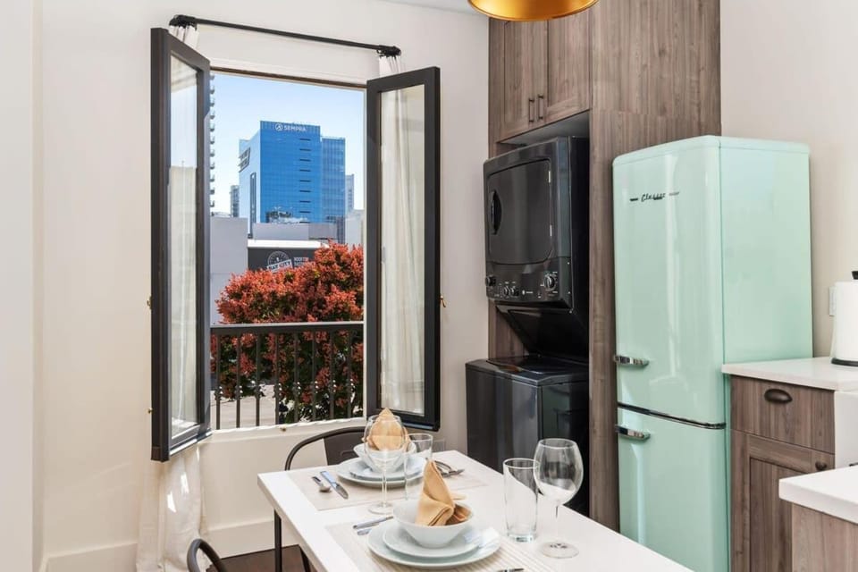 Artifact Inn - Escape in Vibrant Studio Top Spots House in San Diego
